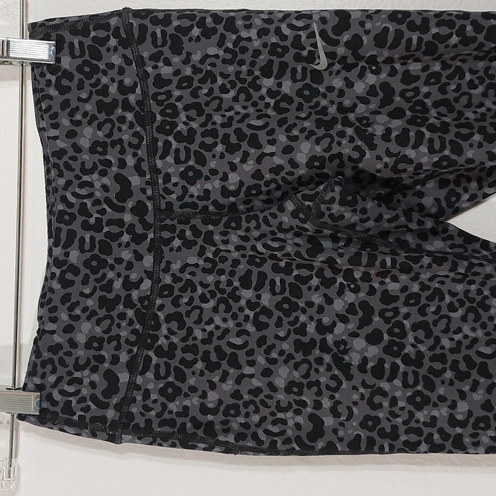 🟢 (PHIL) NIKE Dri-Fit Animal Print Athletic Active Cropped Leggings - Picture 3 of 13